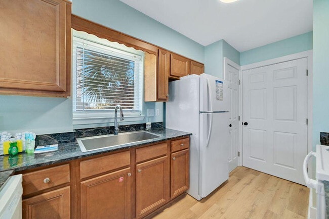 409 E Beach Blvd