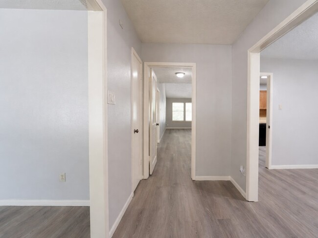 16003 Surrey Woods Dr