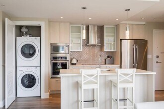 960 Yates St in Victoria, BC - Building Photo - Building Photo