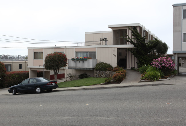 187 Country Club Dr in South San Francisco, CA - Building Photo - Building Photo