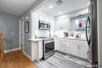 410 Farmington Ave in New Britain, CT - Building Photo - Building Photo