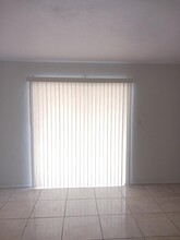 1830 Maravilla Ave, Unit 805 in Ft. Myers, FL - Foto de edificio - Building Photo
