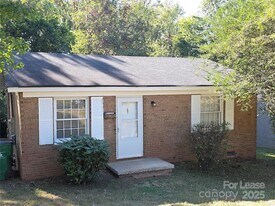 2921 Coronet Way in Charlotte, NC - Building Photo