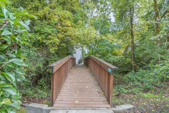 Crystal Lake Apartments in Corvallis, OR - Building Photo - Building Photo