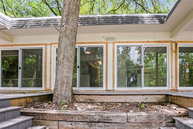 2903 Edgewater Dr in Austin, TX - Building Photo - Building Photo