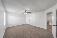 8704 Stonebriar Ln in Fort Worth, TX - Foto de edificio - Building Photo