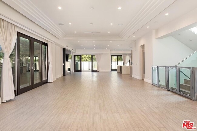 property at 312 S Palm Dr