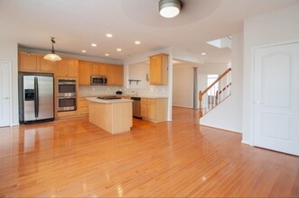 12681 Heron Ridge Dr in Fairfax, VA - Foto de edificio - Building Photo