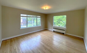 220 E Hamlin St in Seattle, WA - Foto de edificio - Building Photo