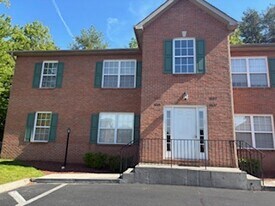 4805 Poplar Crest Way in Knoxville, TN - Building Photo