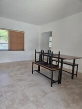 250 SE Park St in Dania Beach, FL - Foto de edificio - Building Photo