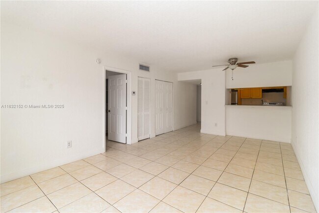 1095 W 77th St in Hialeah, FL - Building Photo - Building Photo