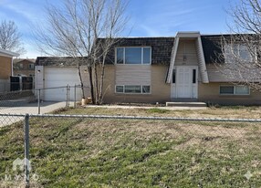 6672 S Somerset Dr in West Jordan, UT - Building Photo