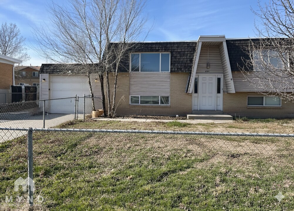 6672 S Somerset Dr in West Jordan, UT - Foto de edificio