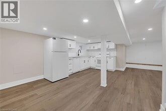 126 Auburn Ave in Hamilton, ON - Building Photo - Building Photo