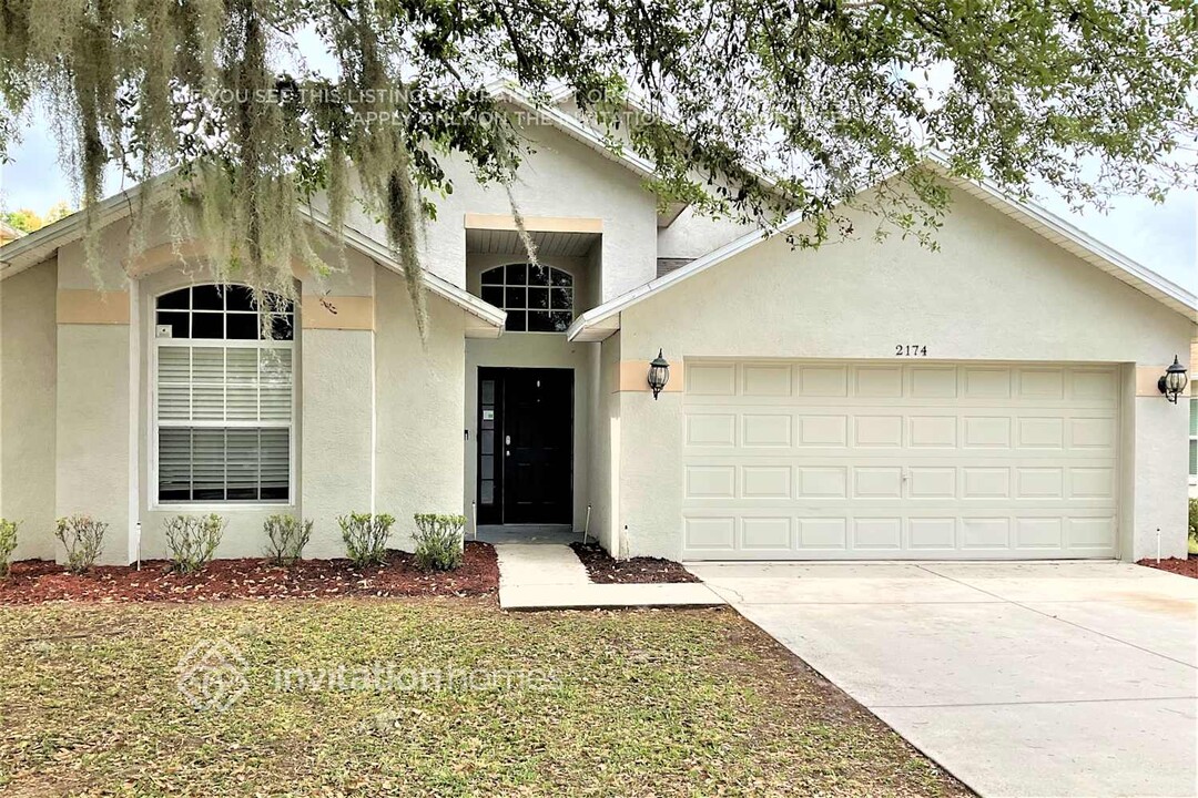 2174 Hunters Greene Dr in Lakeland, FL - Building Photo