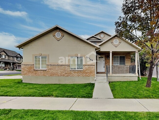 property at 10766 N Cypress