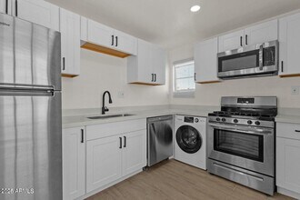 325 N 18th Dr in Phoenix, AZ - Building Photo - Building Photo