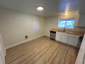 732 SE 5th St in Bend, OR - Building Photo - Building Photo