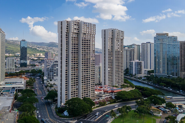 Yacht Harbor Towers in Honolulu, HI - Building Photo - Building Photo