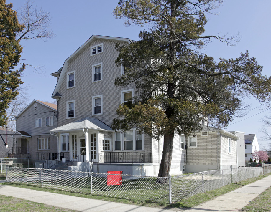 901 Princeton Ave in Lakewood, NJ - Building Photo