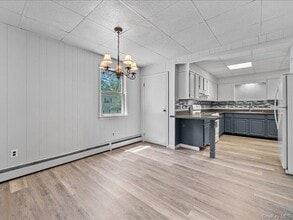 28 Van Buren St in Warwick, NY - Building Photo - Building Photo