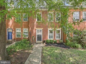 811 Gibbon St in Alexandria, VA - Building Photo - Building Photo