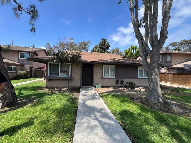 1352 W San Ysidro Blvd in San Diego, CA - Building Photo - Building Photo