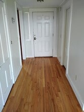 8 Wolfe Ln in Amherst, NH - Building Photo - Building Photo