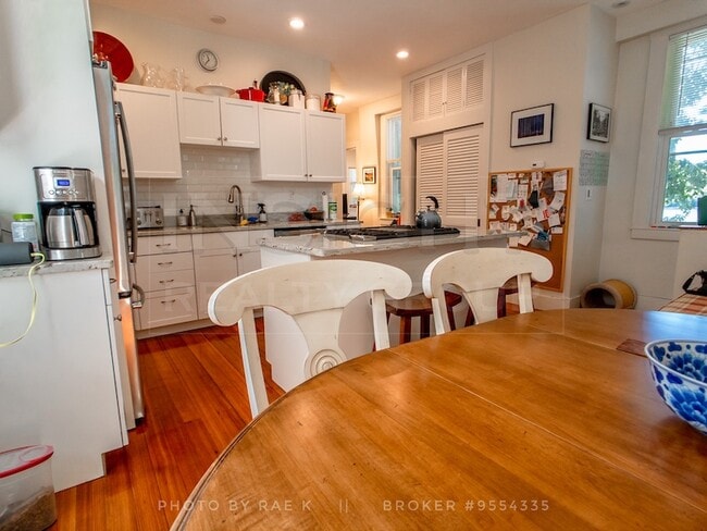 61 Pond St, Unit 1 in Boston, MA - Foto de edificio - Building Photo