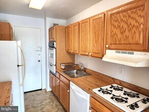 10500 Rockville Pike in Rockville, MD - Building Photo - Building Photo