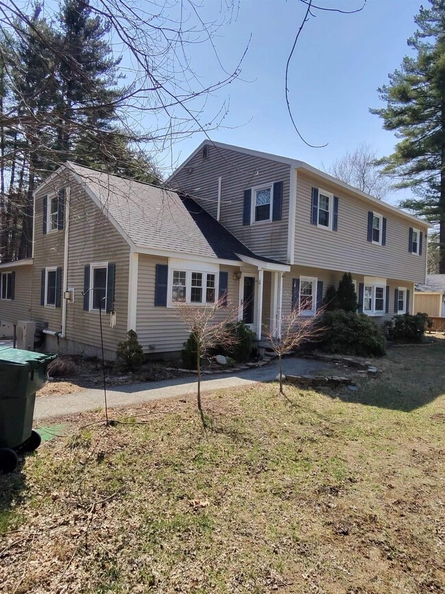 27 Flint Pond Dr in Hollis, NH - Building Photo - Building Photo