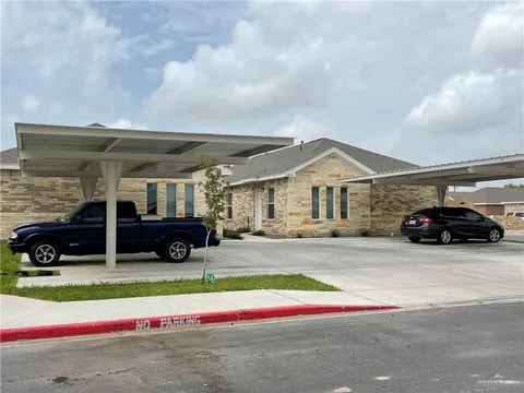 4906 N Hiawatha Dr in Pharr, TX - Building Photo