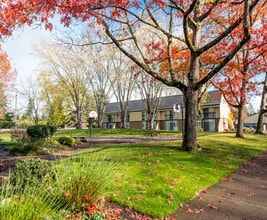 Firwood Village in Eugene, OR - Foto de edificio - Building Photo