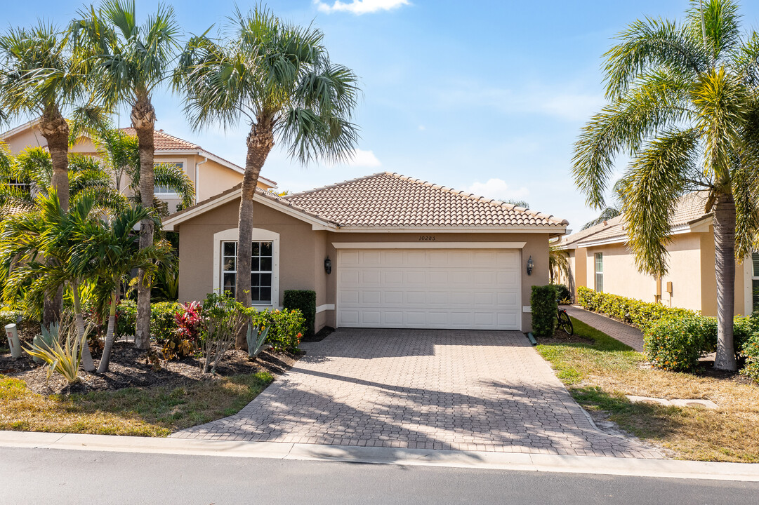 10285 Barberry Ln in Ft. Myers, FL - Building Photo
