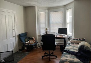 273 Cardinal Medeiros Ave, Unit 2 in Cambridge, MA - Building Photo - Building Photo
