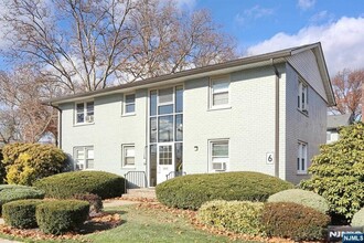 23-05 High St in Fair Lawn, NJ - Building Photo - Building Photo