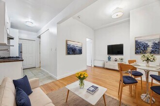 102 Fulton St in New York, NY - Building Photo - Building Photo