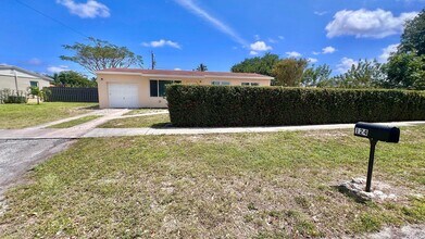 124 Abaco Dr in Palm Springs, FL - Building Photo - Building Photo