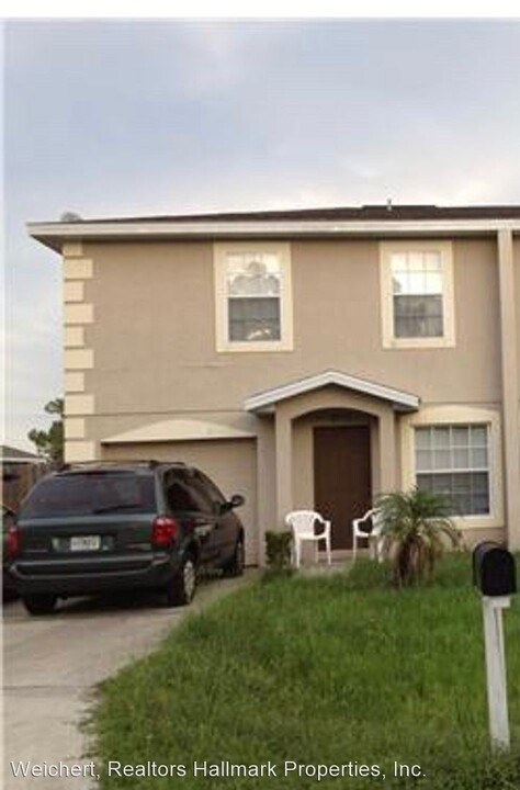 805 Glastonbury Dr in Kissimmee, FL - Building Photo