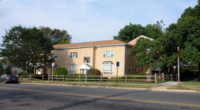 6235 Wilson Blvd in Falls Church, VA - Foto de edificio - Building Photo