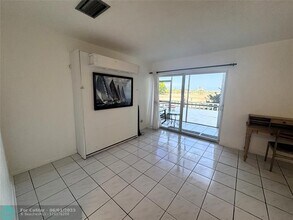1701 Buchanan St in Hollywood, FL - Foto de edificio - Building Photo