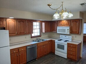 5015 Charm Ridge Dr in Jefferson City, MO - Building Photo - Building Photo