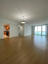 3001 S Ocean Dr in Hollywood, FL - Building Photo - Building Photo