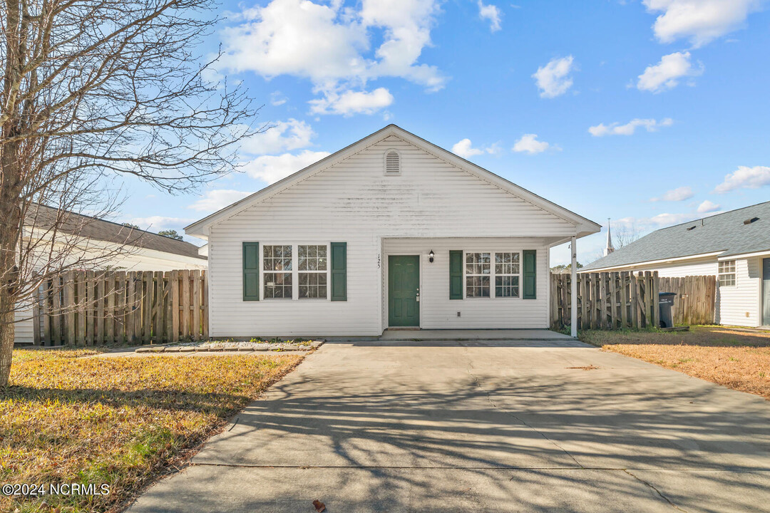 125 Sanders St in Jacksonville, NC - Building Photo