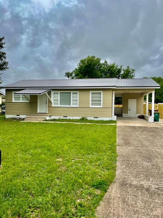 333 Belvedere Dr in Biloxi, MS - Building Photo
