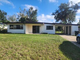 1315 Hillcrest Dr in Daytona Beach, FL - Building Photo