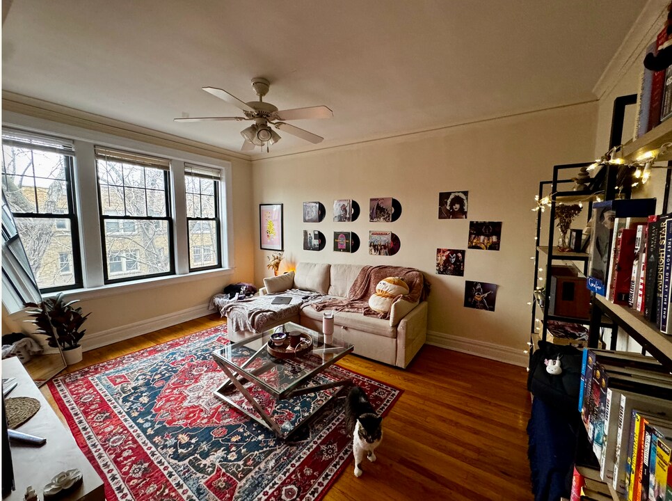 1955 W Winnemac Ave, Unit 3 in Chicago, IL - Building Photo