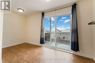 574 Chapman Mills Dr in Ottawa, ON - Building Photo - Building Photo