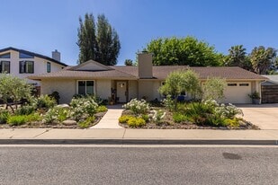 1113 Sunnyglenn Ave in Ojai, CA - Building Photo